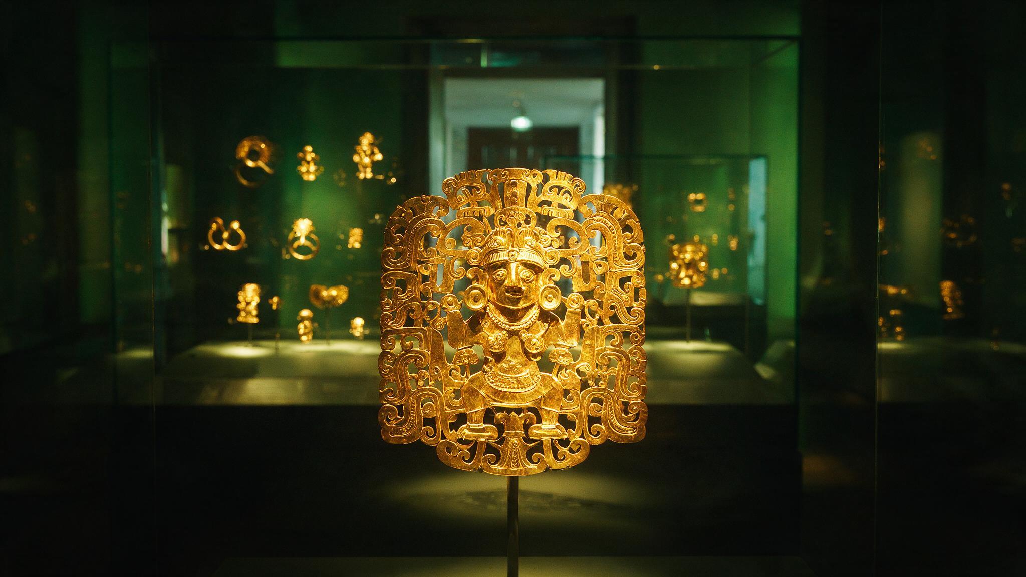 Pectoral de oro precolombino